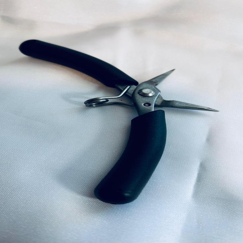 PINZA DE PUNTA FINA CON RESORTE